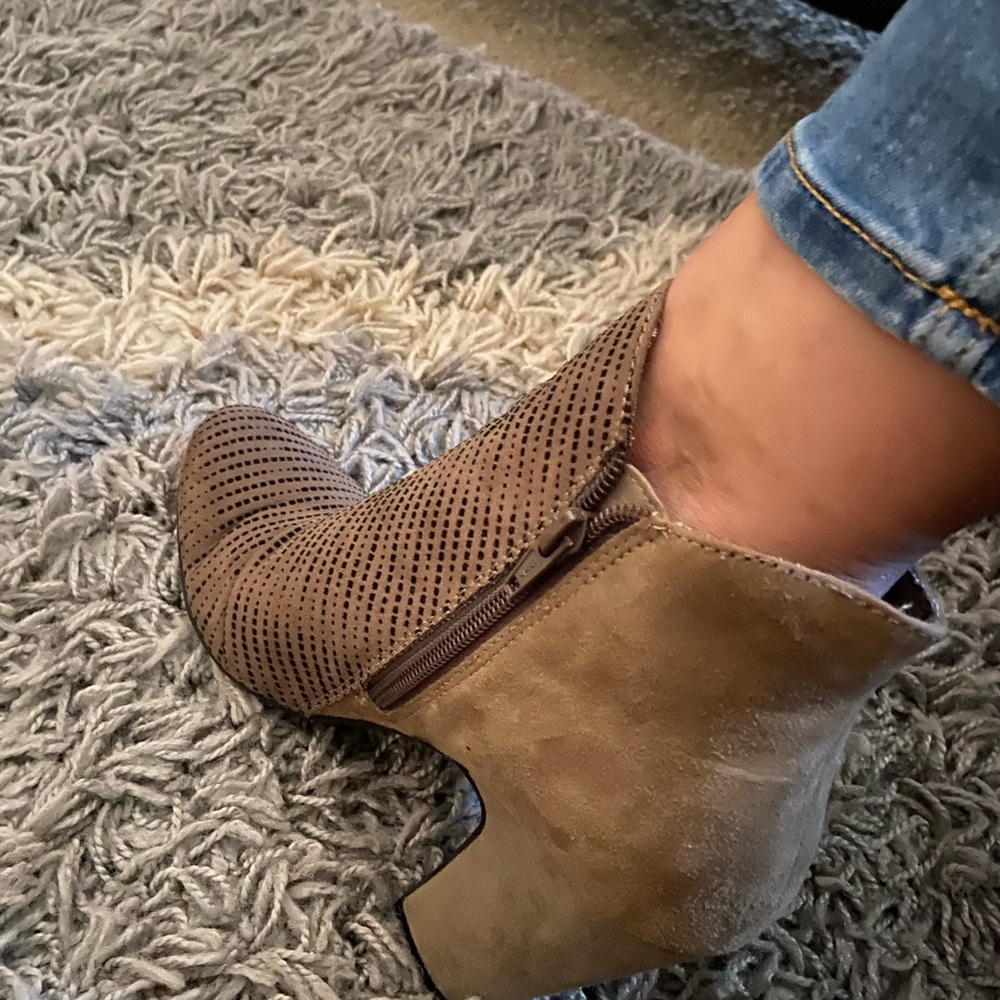 Shoes - Picture 10 of 16